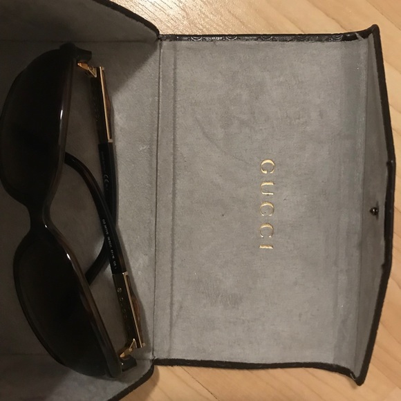 Gucci Sunglasses - Picture 4 of 5